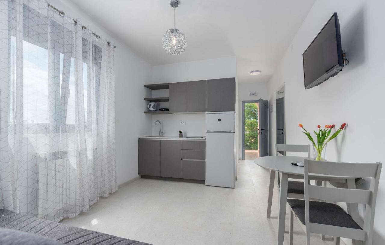 Apartments Zrnic Porec Room photo