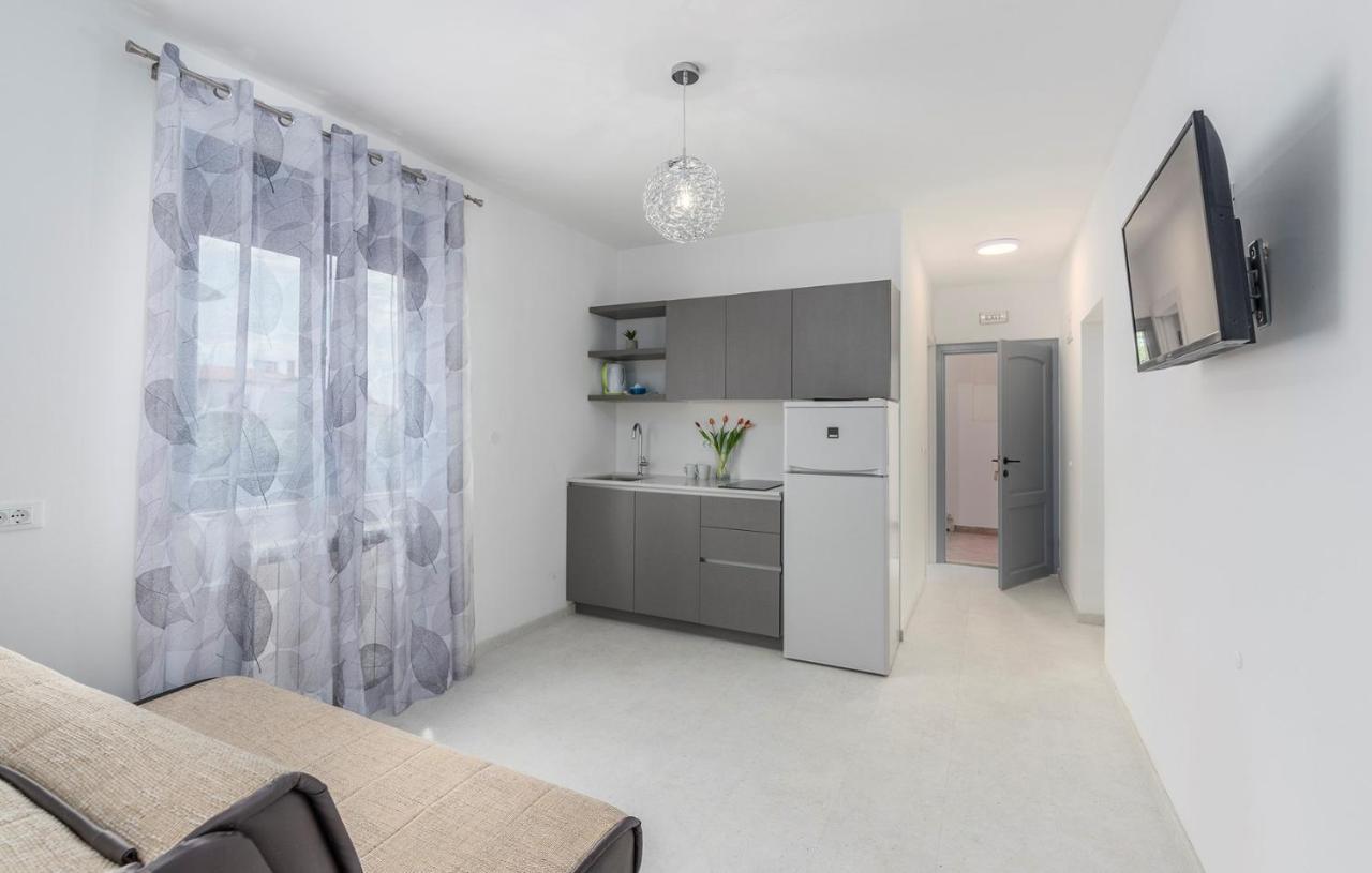 Apartments Zrnic Porec Room photo