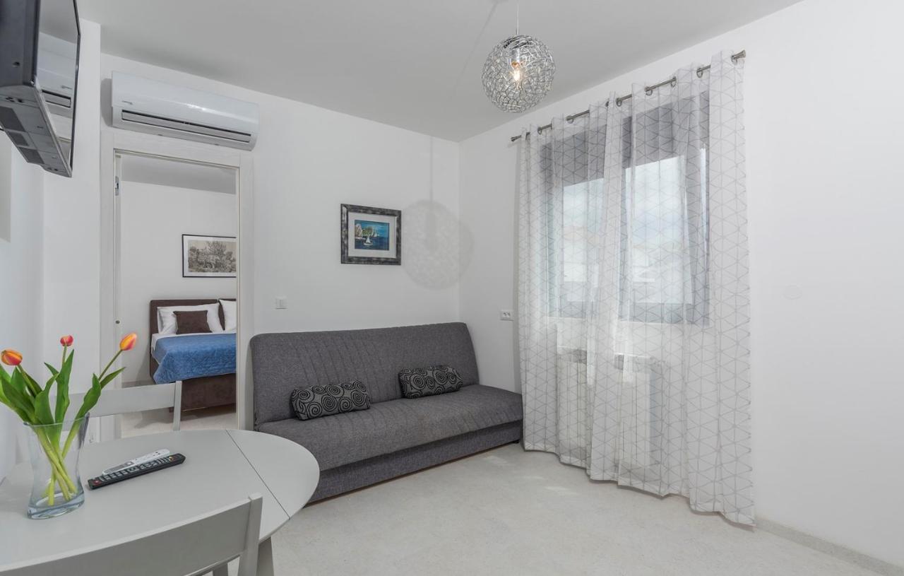 Apartments Zrnic Porec Room photo